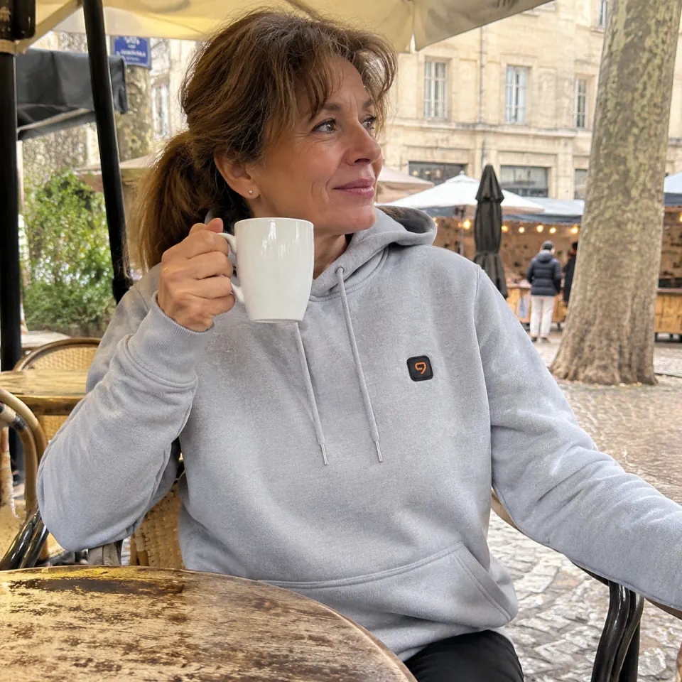 Photo client 9HEAT Volt Hoodie 12 en situation: terrasse