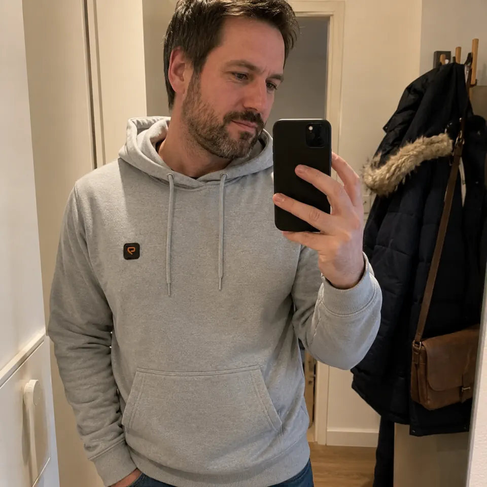Photo client 9HEAT Volt Hoodie 12 en situation: miroir