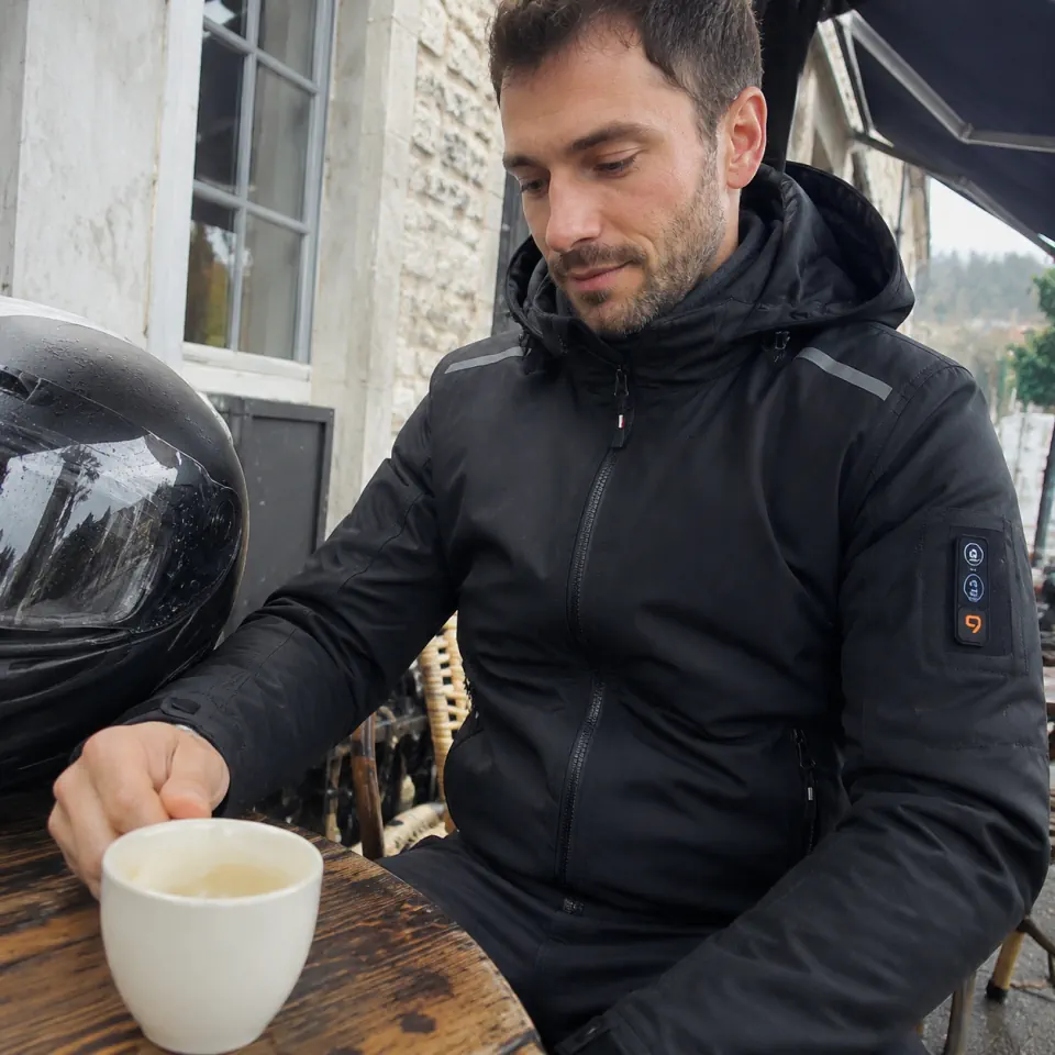 Photo client 9HEAT Rider 9 en situation: pause cafe