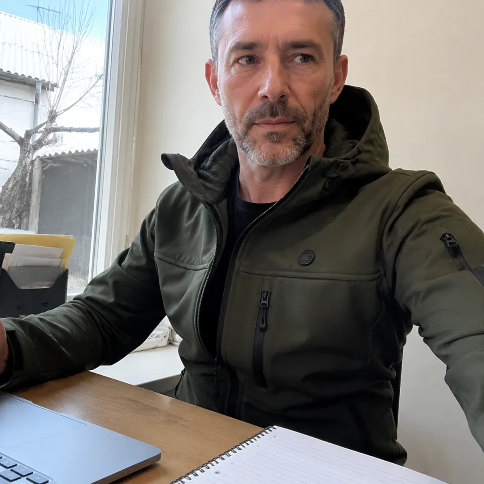 Photo client 9HEAT Motion 7 Softshell en situation: bureau frais
